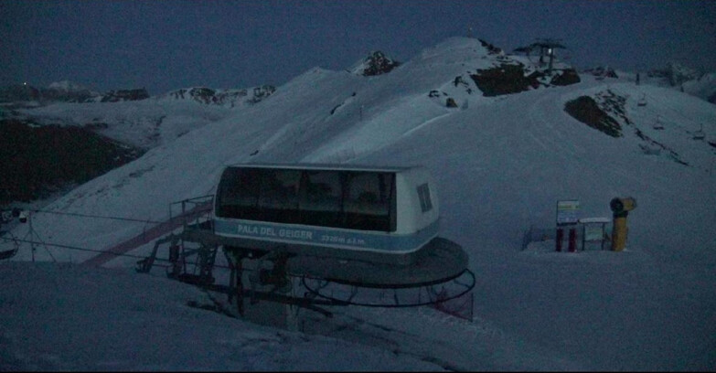Webcam Pozza di Fassa-Aloch-Buffaure - Pala del Geiger, sullo sfondo il Pordoi