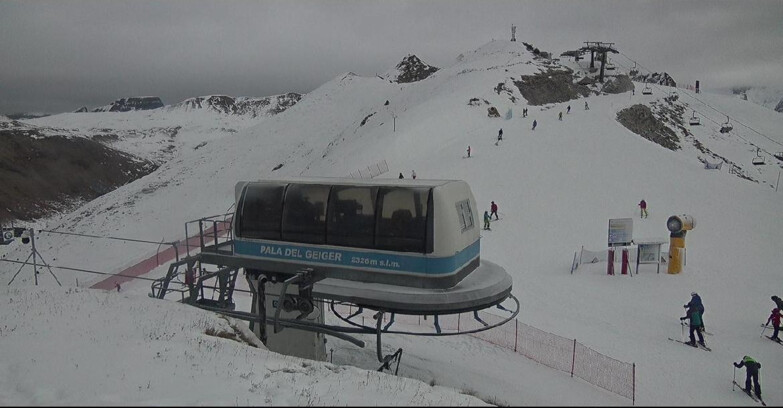 Webcam Pozza di Fassa-Aloch-Buffaure - Pala del Geiger, sullo sfondo il Pordoi