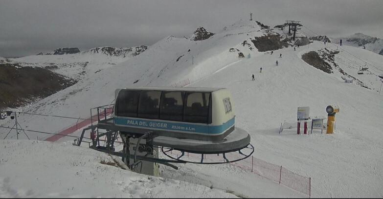 Webcam Pozza di Fassa-Aloch-Buffaure - Pala del Geiger, sullo sfondo il Pordoi