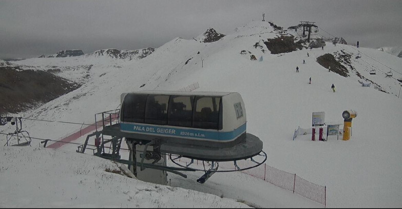 Webcam Pozza di Fassa-Aloch-Buffaure - Pala del Geiger, sullo sfondo il Pordoi