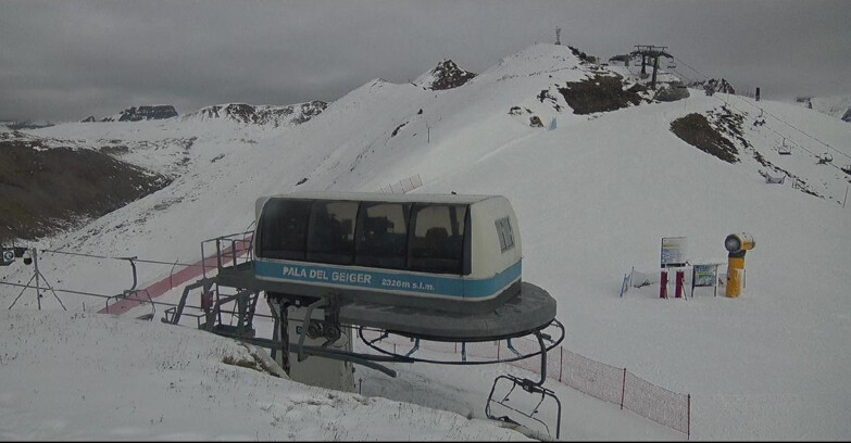 Webcam Pozza di Fassa-Aloch-Buffaure - Pala del Geiger, sullo sfondo il Pordoi