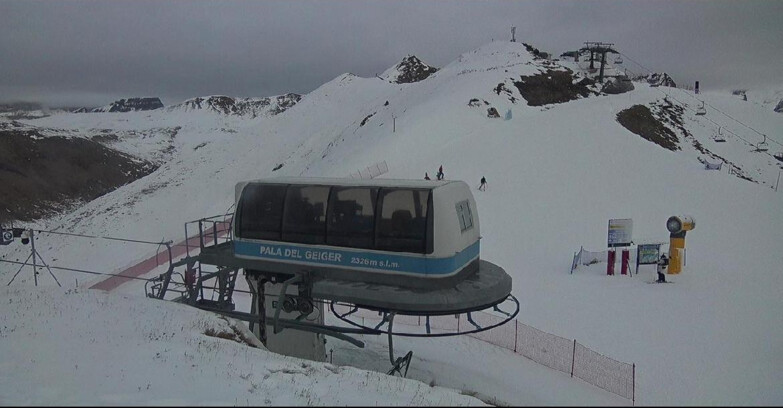 Webcam Pozza di Fassa-Aloch-Buffaure - Pala del Geiger, sullo sfondo il Pordoi