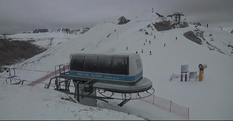 Webcam Pozza di Fassa-Aloch-Buffaure - Pala del Geiger, sullo sfondo il Pordoi