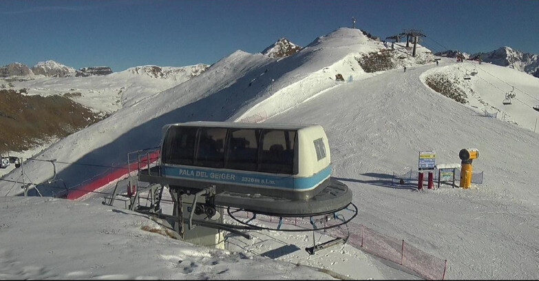 Webcam Pozza di Fassa-Aloch-Buffaure - Pala del Geiger, sullo sfondo il Pordoi