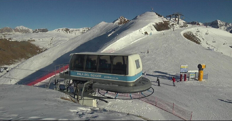 Webcam Pozza di Fassa-Aloch-Buffaure - Pala del Geiger, sullo sfondo il Pordoi