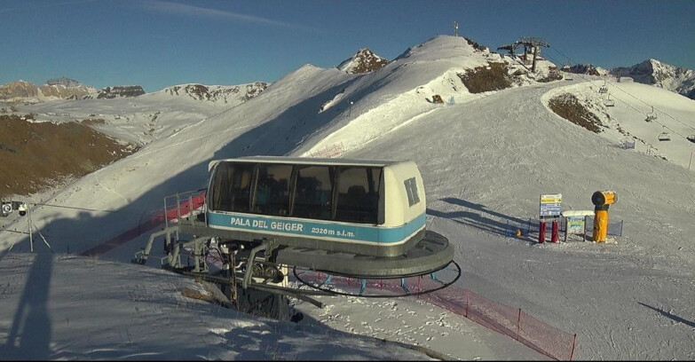 Webcam Pozza di Fassa-Aloch-Buffaure - Pala del Geiger, sullo sfondo il Pordoi