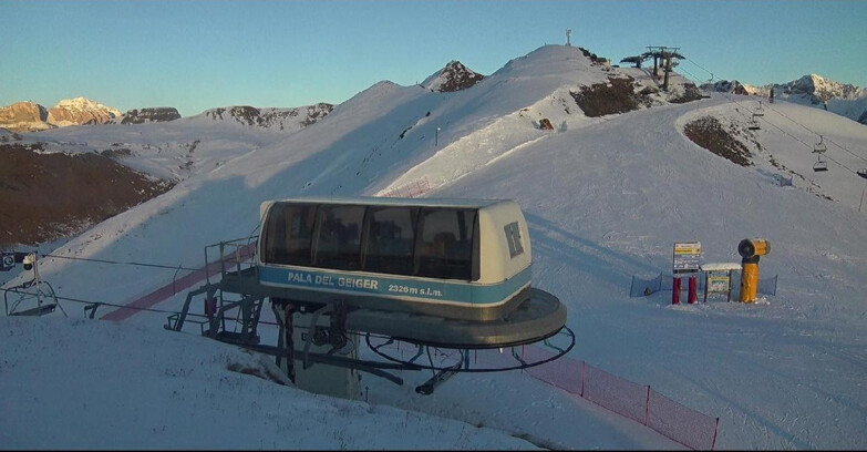 Webcam Pozza di Fassa-Aloch-Buffaure - Pala del Geiger, sullo sfondo il Pordoi