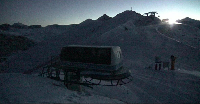 Webcam Поцца-ди-Фасса-Алок-Буффор  - Pala del Geiger, sullo sfondo il Pordoi