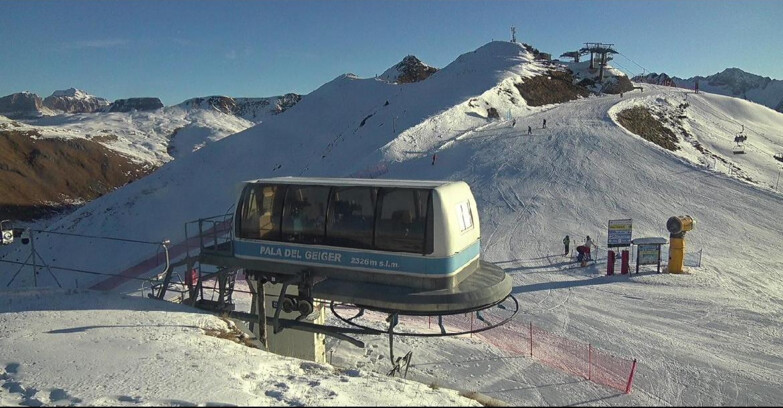 Webcam Pozza di Fassa-Aloch-Buffaure - Pala del Geiger, sullo sfondo il Pordoi