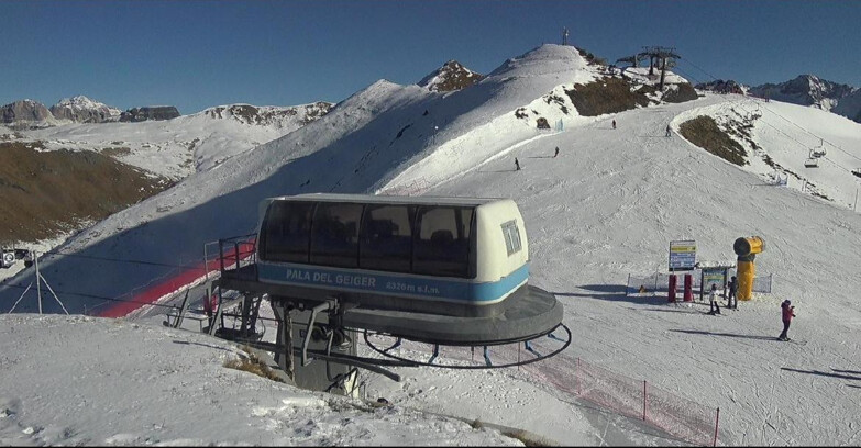 Webcam Поцца-ди-Фасса-Алок-Буффор  - Pala del Geiger, sullo sfondo il Pordoi