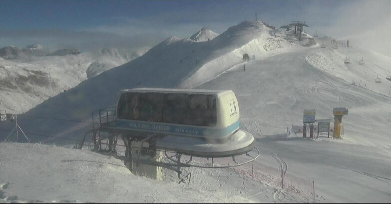 Webcam Pozza di Fassa-Aloch-Buffaure  - Pala del Geiger, sullo sfondo il Pordoi