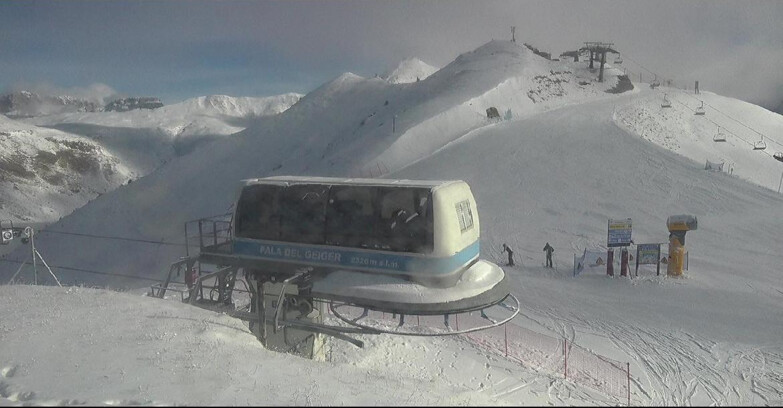 Webcam Pozza di Fassa-Aloch-Buffaure  - Pala del Geiger, sullo sfondo il Pordoi