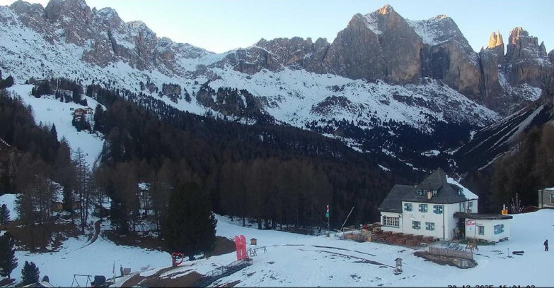 Webcam Vigo di Fassa-Pera-Ciampedìe - Vigo - Roda de Vael -Dolomiti di Fassa