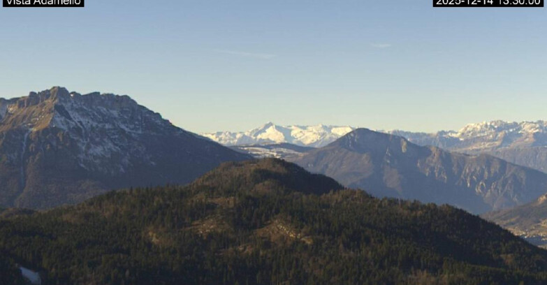 Webcam Лавароне  - View on Ghiacciaio Adamello