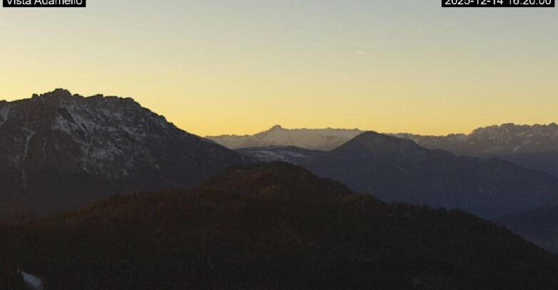 Webcam Лавароне  - View on Ghiacciaio Adamello