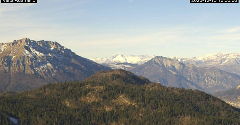 Webcam Ski area Lavarone - Vista su ghiacciaio Adamello
