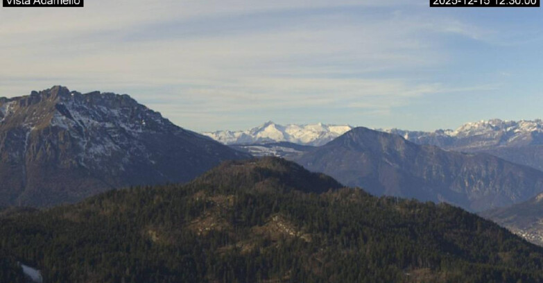 Webcam Ski area Lavarone - Vista su ghiacciaio Adamello