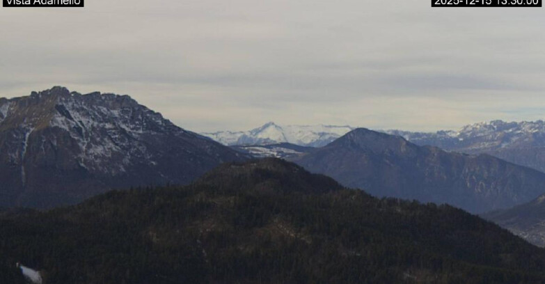 Webcam Ski area Lavarone - Vista su ghiacciaio Adamello