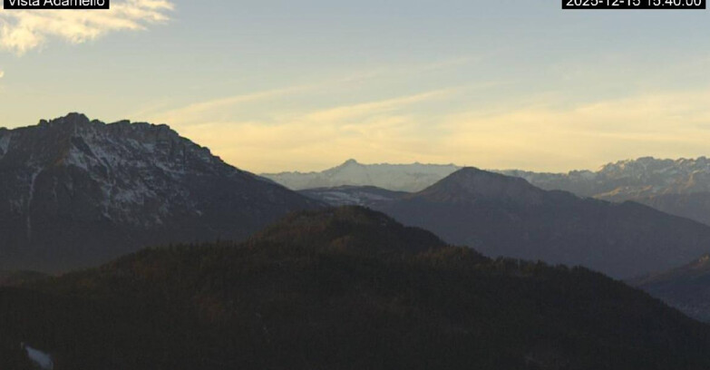 Webcam Ski area Lavarone - Vista su ghiacciaio Adamello