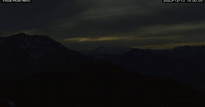 Webcam Ski area Lavarone - Vista su ghiacciaio Adamello