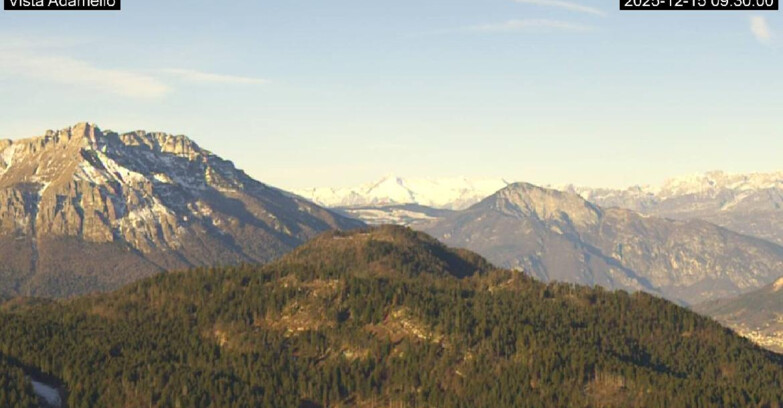 Webcam Ski area Lavarone - Vista su ghiacciaio Adamello