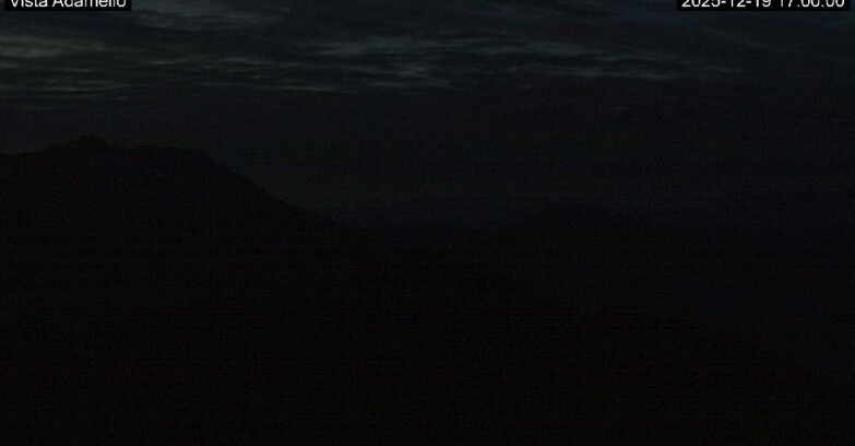 Webcam Ski area Lavarone - Vista su ghiacciaio Adamello