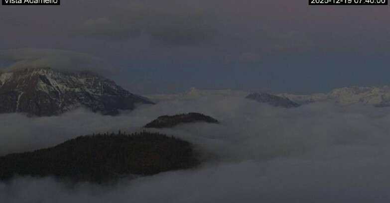 Webcam Ski area Lavarone - Vista su ghiacciaio Adamello