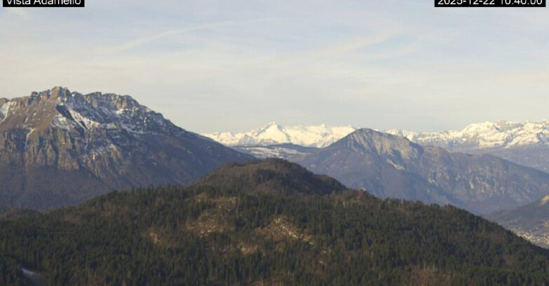 Webcam Ski area Lavarone - Vista su ghiacciaio Adamello