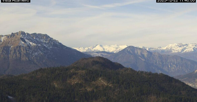 Webcam Ski area Lavarone - Vista su ghiacciaio Adamello
