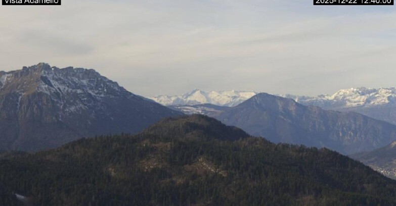 Webcam Ski area Lavarone - Vista su ghiacciaio Adamello