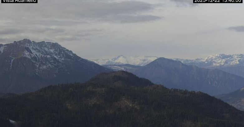 Webcam Ski area Lavarone - Vista su ghiacciaio Adamello