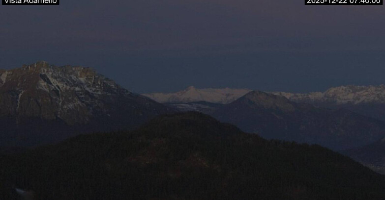 Webcam Ski area Lavarone - Vista su ghiacciaio Adamello