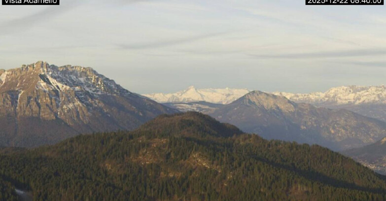 Webcam Ski area Lavarone - Vista su ghiacciaio Adamello