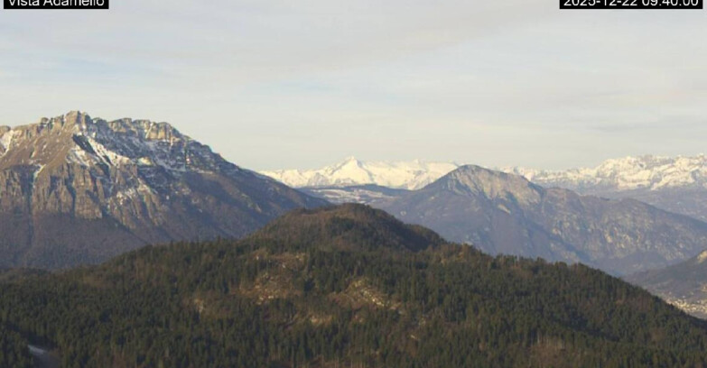 Webcam Ski area Lavarone - Vista su ghiacciaio Adamello