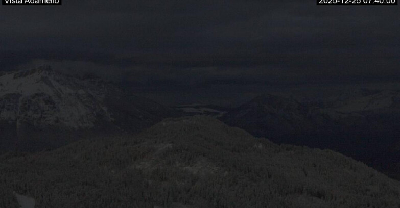 Webcam Ski area Lavarone - Vista su ghiacciaio Adamello