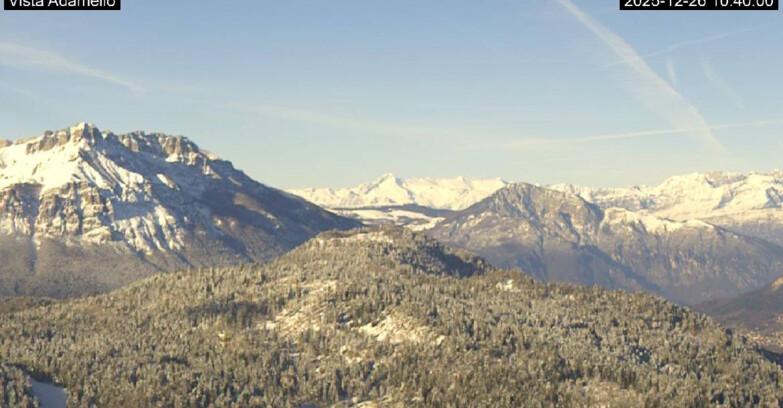 Webcam Ski Area Lavarone  - View on Ghiacciaio Adamello 