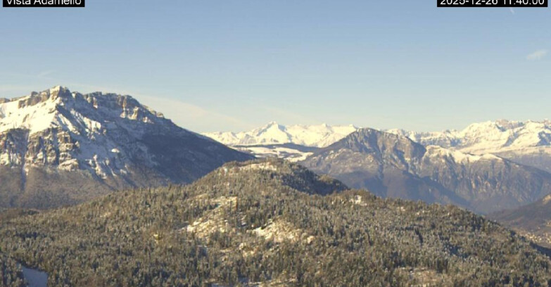 Webcam Ski Area Lavarone  - View on Ghiacciaio Adamello 
