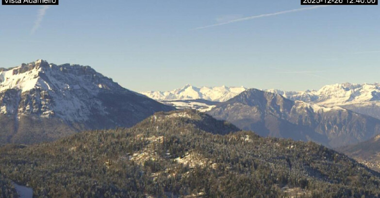 Webcam Ski Area Lavarone  - View on Ghiacciaio Adamello 