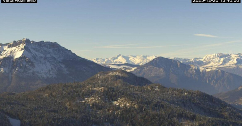 Webcam Ski Area Lavarone  - View on Ghiacciaio Adamello 