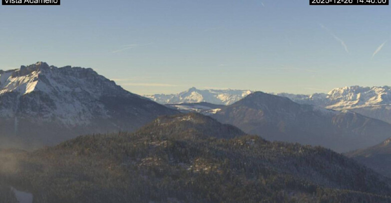 Webcam Ski Area Lavarone  - View on Ghiacciaio Adamello 