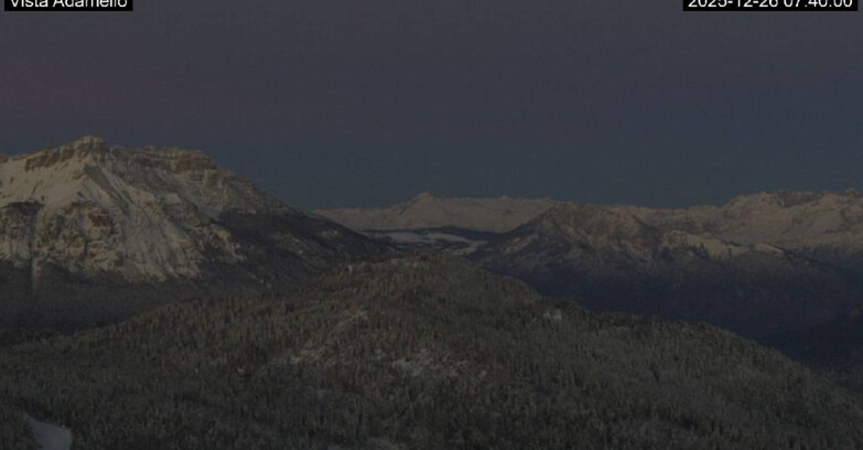 Webcam Ski Area Lavarone  - View on Ghiacciaio Adamello 