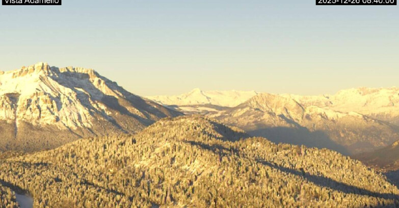 Webcam Ski Area Lavarone  - View on Ghiacciaio Adamello 