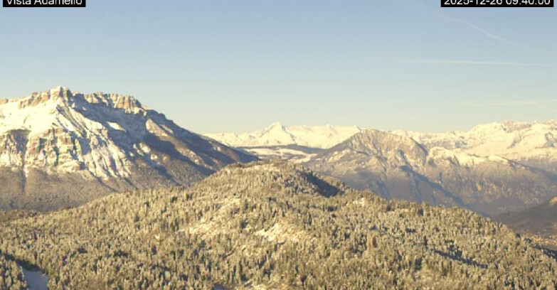 Webcam Ski Area Lavarone  - View on Ghiacciaio Adamello 