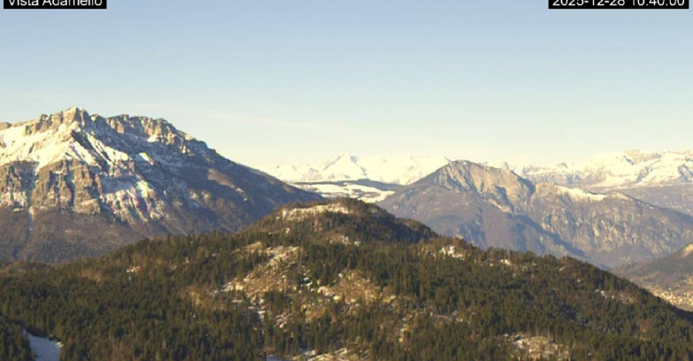 Webcam Ski area Lavarone - Vista su ghiacciaio Adamello