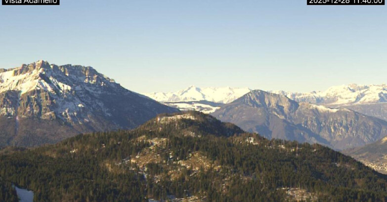 Webcam Ski area Lavarone - Vista su ghiacciaio Adamello
