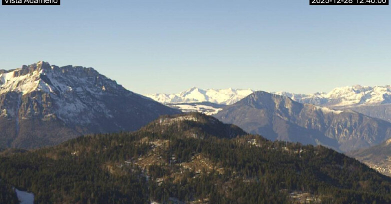 Webcam Ski area Lavarone - Vista su ghiacciaio Adamello
