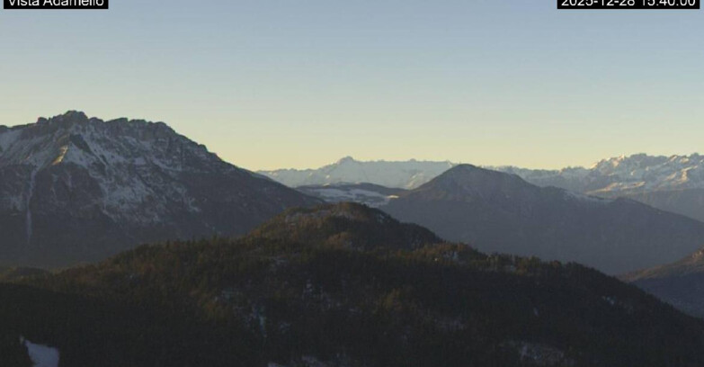 Webcam Ski area Lavarone - Vista su ghiacciaio Adamello