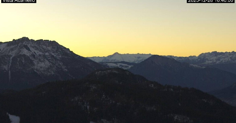 Webcam Ski area Lavarone - Vista su ghiacciaio Adamello