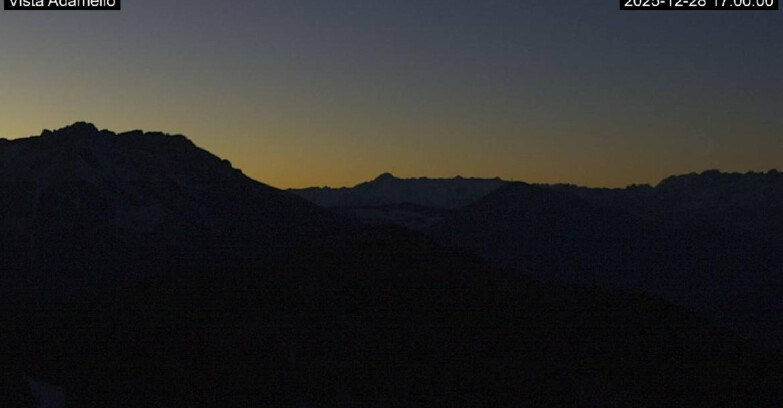 Webcam Ski area Lavarone - Vista su ghiacciaio Adamello