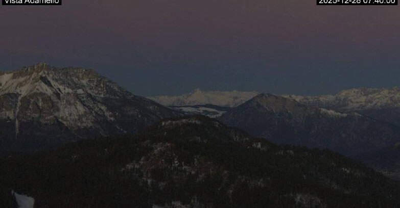 Webcam Ski area Lavarone - Vista su ghiacciaio Adamello